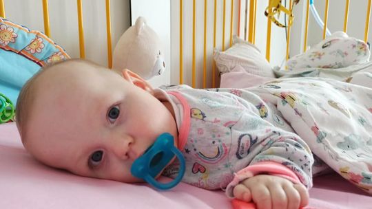 Dzielna Ania skończyła 7 miesięcy. Zróbmy urodzinowy prezent, wspierając jej walkę z SMA1