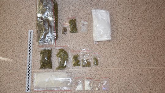 Dzielnicowy namierzył u 26-latka ponad pół kilograma narkotyków Dzielnicowy namierzył u 26-latka ponad pół kilograma narkotyków