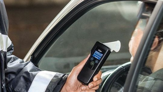 Dzień wcześniej brał amfetaminę i palił marihuanę. Po jakim czasie narkotest wykryje narkotyki?