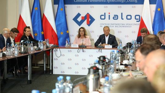 Co ustalili dziennikarze z Tuskiem. Okrągły stół Co ustalili dziennikarze z Tuskiem. Okrągły stół