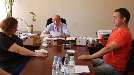 Dziwne konferencje prasowe i manewry przedwyborcze