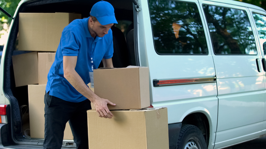 Długa lista zarzutów dla Allegro, DPD, DHL i InPost. Chodzi o ekościemę