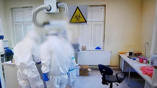 Epidemia nie zwalnia, a przed nami dzień bez większych obostrzeń