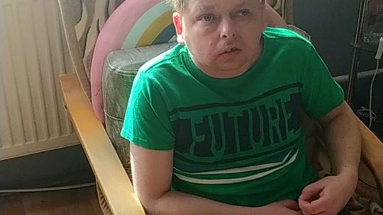 Ernest Albin walczy o niewidomego brata po udarze