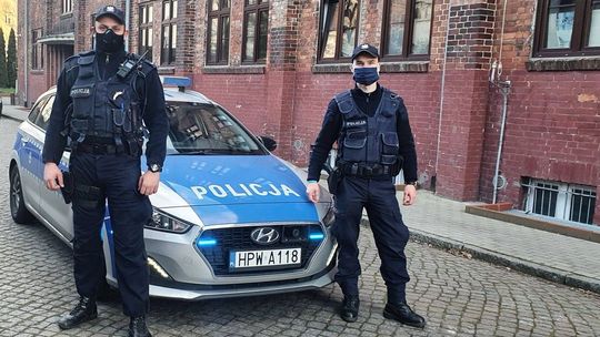 Eskortowali samochód z kobietą w ciąży w ciężkim stanie