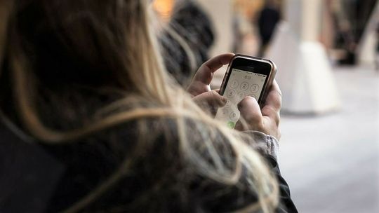 Facebook czy TikTok tylko za zgodą dorosłych