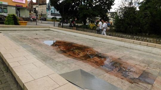 Fontanna straszy w centrum miasta