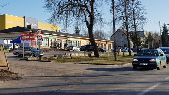 Fordem uderzył w motocykl. Nastoletni motocyklista nie ma prawa jazdy