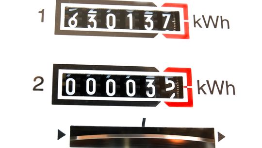 Fotowoltaika a duży prąd. Wyjaśniamy kluczowe pojęcia Fotowoltaika a duży prąd. Wyjaśniamy kluczowe pojęcia