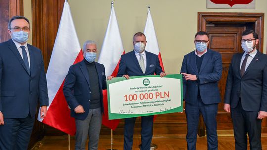 Fundacja "Hotele dla Medyków" przekazała czek dla Szpitala MSWiA w Szczecinie