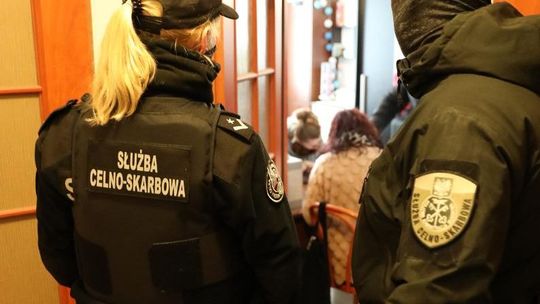 Funkcjonariusze wkroczyli do firmy. Łańcuch wyłudzenia VAT przerwany Funkcjonariusze wkroczyli do firmy. Łańcuch wyłudzenia VAT przerwany