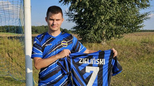 Gadżety od Piotra Zielińskiego. Licytacja dla miejscowego klubu sportowego