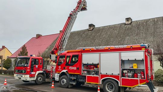 Gasili pożar sadzy w kominie