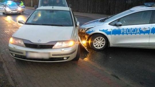 Gdy wysiadł z renaulta, miał ponad 2 promile Gdy wysiadł z renaulta, miał ponad 2 promile