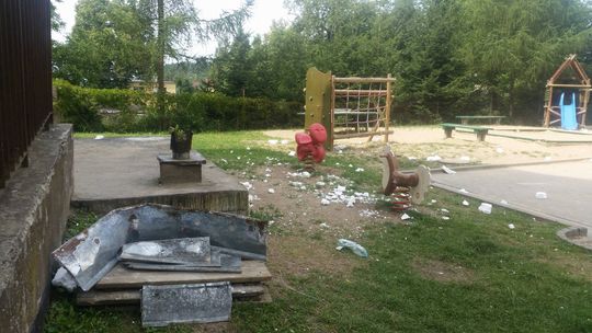 Gdzie jest nadzór przy docieplaniu tego bloku?