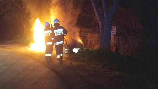 Gdzie oni pojechali gasić samochód