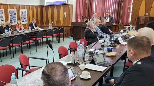 Gdzie ukrył się burmistrz? Dlaczego nie zwraca pieniędzy mieszkańcom?