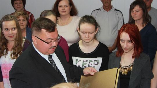 Gimnazjalistki nagrodzone na sesji