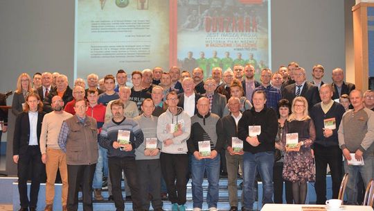 Gmina Gryfino sponsoruje promocję i wydanie książki o klubie piłkarskim