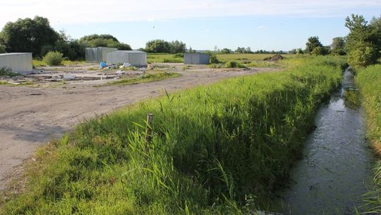 Gmina wezwała do rozebrania garaży pod wałami