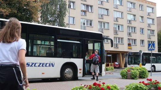 Gmina zawiesza kilkadziesiąt autobusowych kursów. Jak dojedziemy do pracy? - martwią się mieszkańcy Gmina zawiesza kilkadziesiąt autobusowych kursów. Jak dojedziemy do pracy? - martwią się mieszkańcy