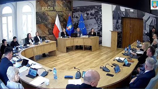 Gorąca sesja nadzwyczajna w Chojnie. Czy radni doszli do porozumienia z burmistrz Rawecką?