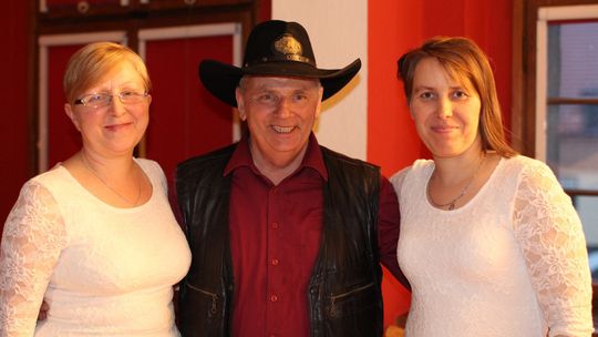 Gości przywitali kwiatami i przebojami