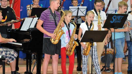 Grają, że aż dudni