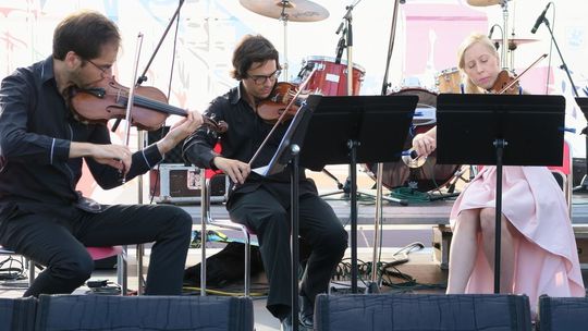 Grali na dożynkach w Gryfinie, a teraz jadą do Azji