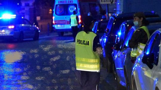 Grozi mu 30 tys. zł grzywny. Chory na koronawirusa chodził po mieście aż złapała go policja 