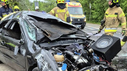 Groźna kolizja na DW119. Wymusił pierwszeństwo, jedna osoba trafiła do szpitala