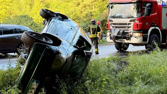 Groźnie wyglądający wypad na DK 26. Trzeźwy 62-letni kierowca Audi stracił panowanie nad autem