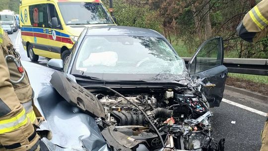 Groźny efekt domina w karambolu. Cztery auta rozbite - Toyota zderzyła się czołowo z Iveco i Scanią