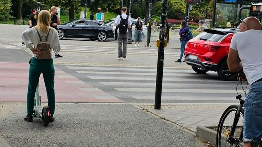 Groźny użytkownik drogi na hulajnodze. Doszło do czołowego zderzenia