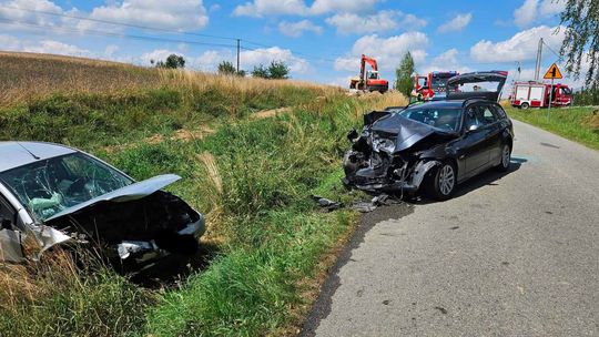 Groźny karambol przy granicy z Niemcami. BMW wyprzedzał Forda na DK26 i uderzył w ciężarówkę