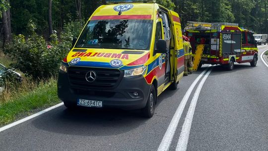 Groźny wypadek na DK31. Matka z dzieckiem trafiły do szpitala na badania