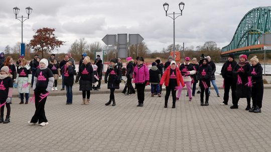 Gryfino przeciw przemocy. „Nazywam się Miliard” - nabrzeże wypełniło się energią i solidarnością Gryfino przeciw przemocy. „Nazywam się Miliard” - nabrzeże wypełniło się energią i solidarnością