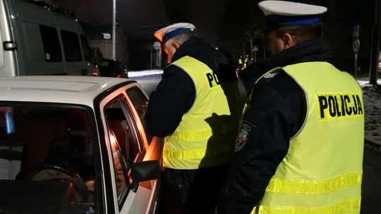 Gryfińska drogówka zatrzymała  kierowcę. Nie miał prawa jazdy. Miał 1,84 promila alkoholu 