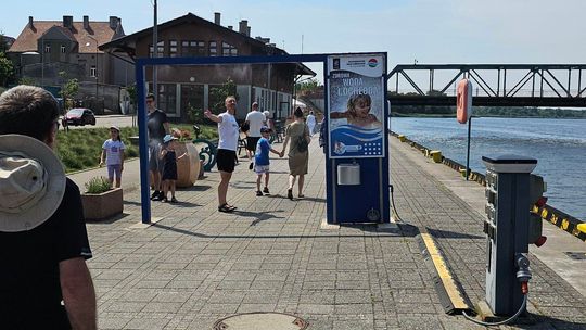 Gryfińskie kurtyny wodne ratują przed upałem czy zbyt oszczędzają wodę? Wyjaśniamy, jak działają