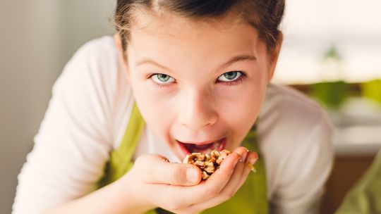 Gryź na zdrowie. Twój mózg potrzebuje orzechów