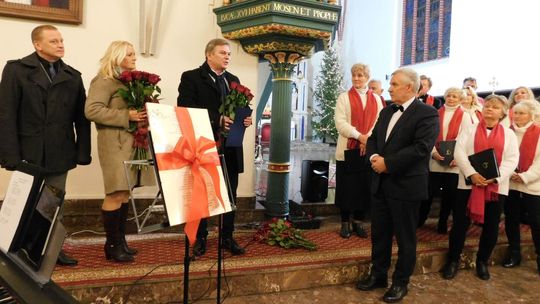 Grzegorz Handke pożegnał się z chórem Res Musica koncertem kolęd. Gryfinianie dziękowali dyrygentowi brawami na stojąco Grzegorz Handke pożegnał się z chórem Res Musica koncertem kolęd. Gryfinianie dziękowali dyrygentowi brawami na stojąco