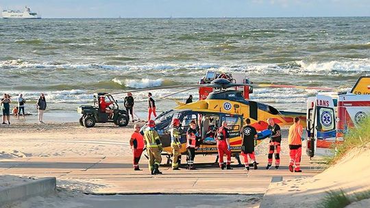 Helikopter LPR lądował do dziecka, a fala wysoka Helikopter LPR lądował do dziecka, a fala wysoka