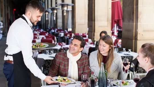 Problemy w barach, restauracjach i kawiarniach. Idzie o plastik