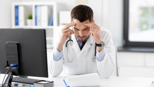 Nie wszyscy lekarze mogą wystawiać zwolnienia. Wyjaśniamy, dlaczego