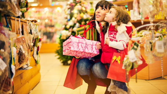 Święta będą tańsze, no chyba, że kupimy więcej niż rok temu. Ile wydamy na zakupy?