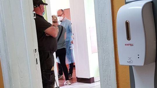 Im więcej szczepimy, tym mniej mamy zgonów - mówi lekarz