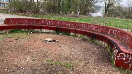 Imprezownia i śmietnik - ocenia miejsce czytelnik