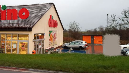 Incydent z pijaną w fordzie pod sklepem