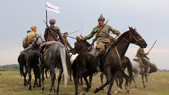 Inscenizacja historyczna ukazująca epizod z okresu wojny polsko-bolszewickiej 1920 roku 