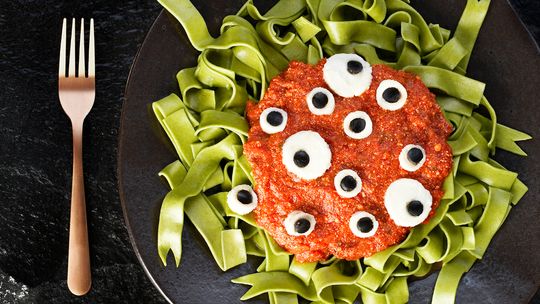 Inspiracja na Halloween: Straszny zielony makaron - przepis kulinarny